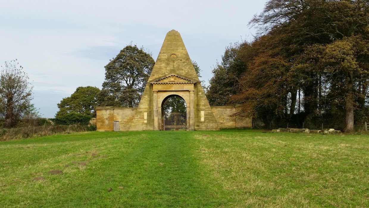 Obelisk_Gatehouse,_Nostell_Priory_(geograph_4227067)